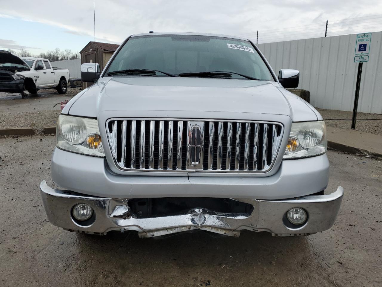 2006 Lincoln Mark LT - Image 5