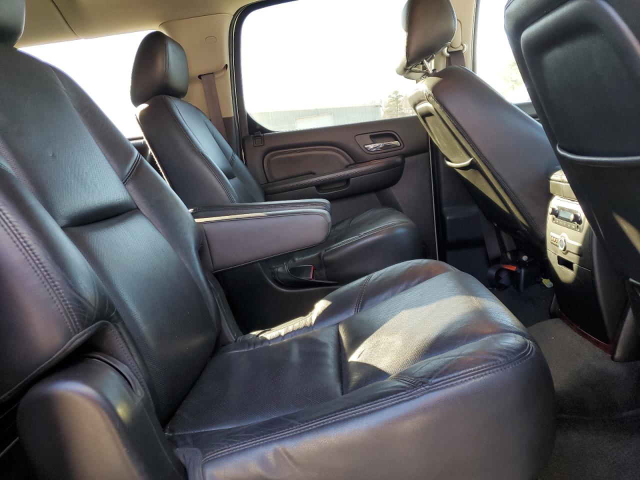 2012 Cadillac Escalade - Image 12