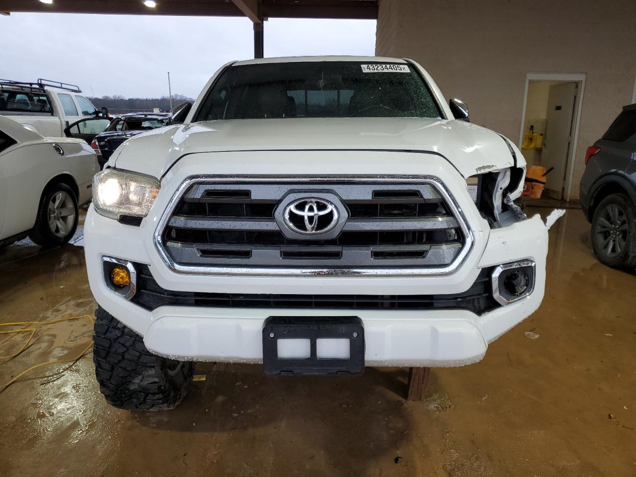 2017 Toyota Tacoma - Image 5