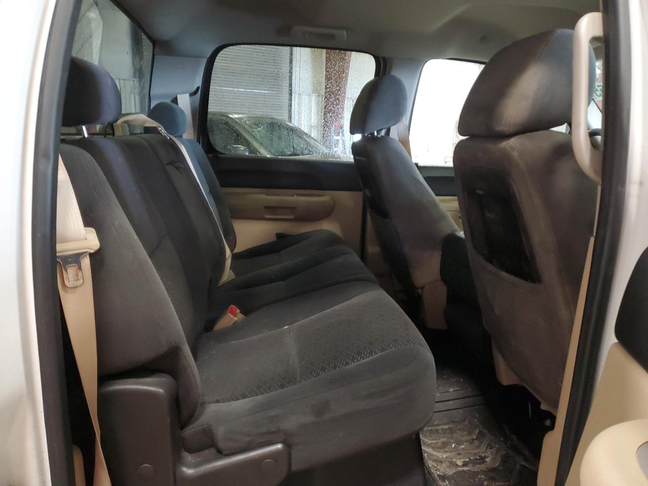 2011 Chevrolet Silverado - Image 10
