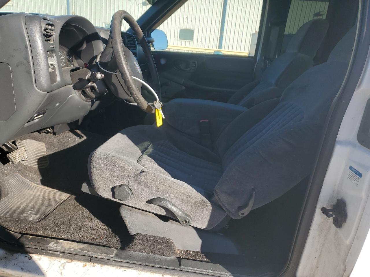 2001 Chevrolet S-10 Pickup - Image 7