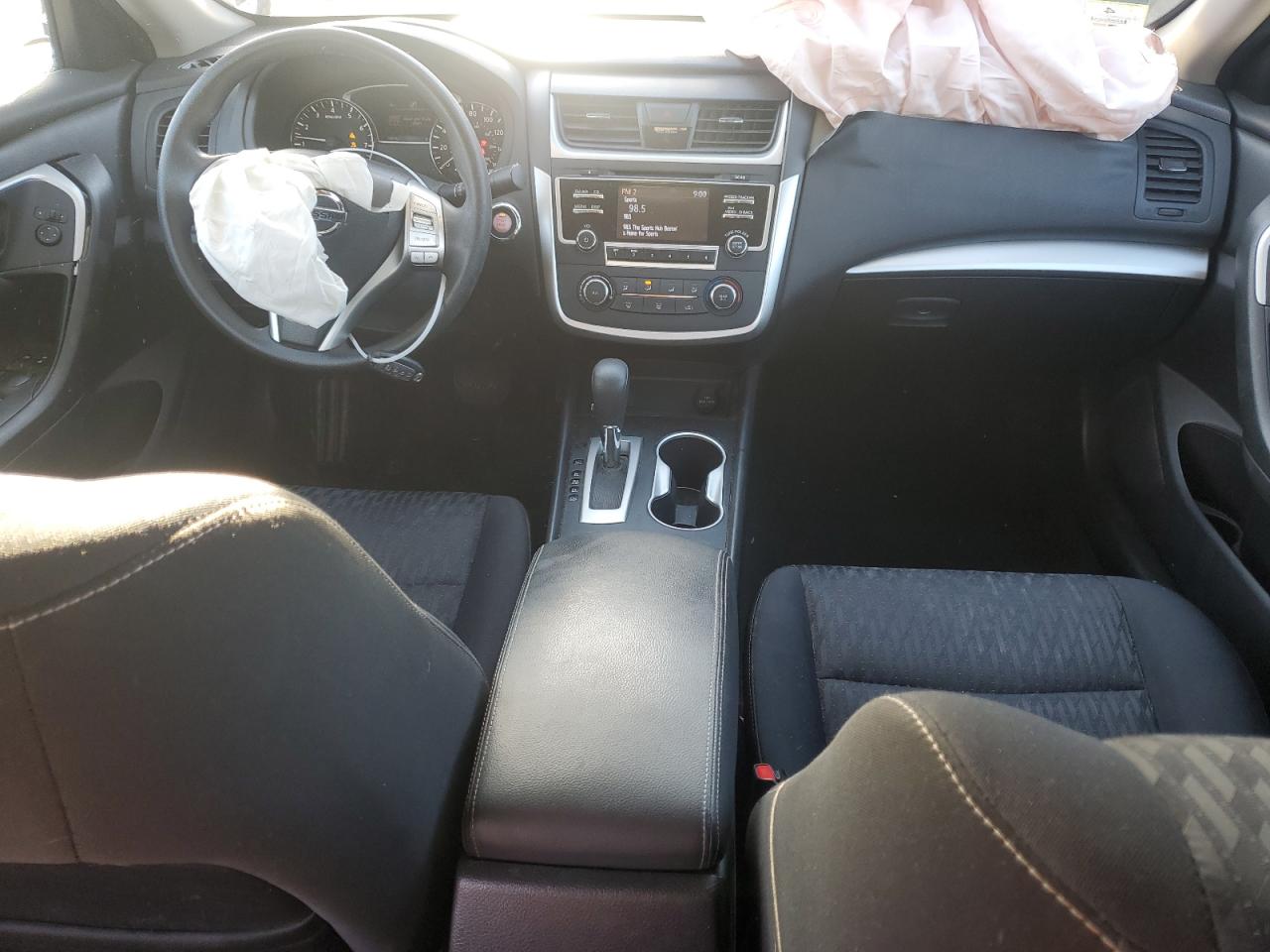 2018 Nissan Altima - Image 8