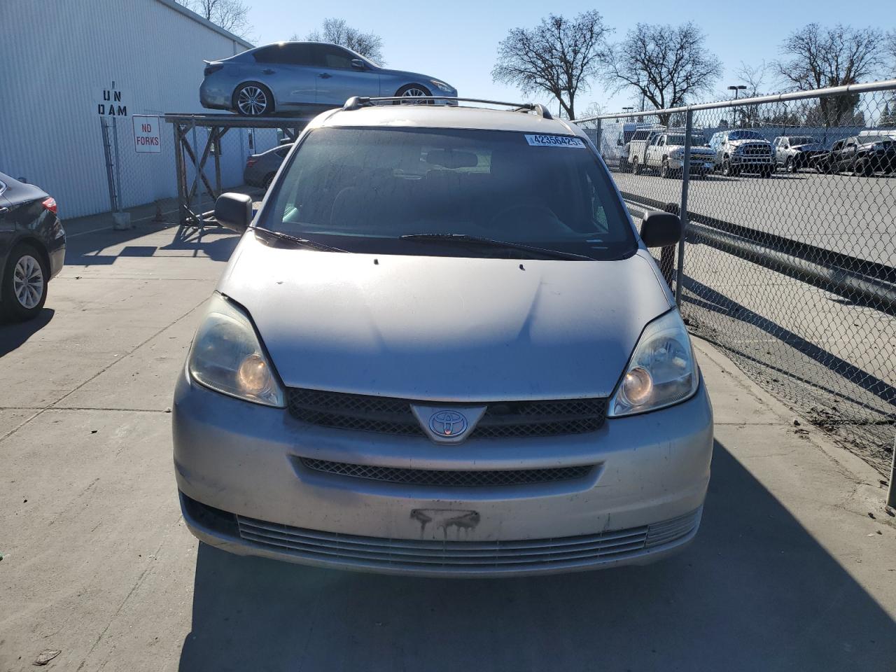 2004 Toyota Sienna - Image 5
