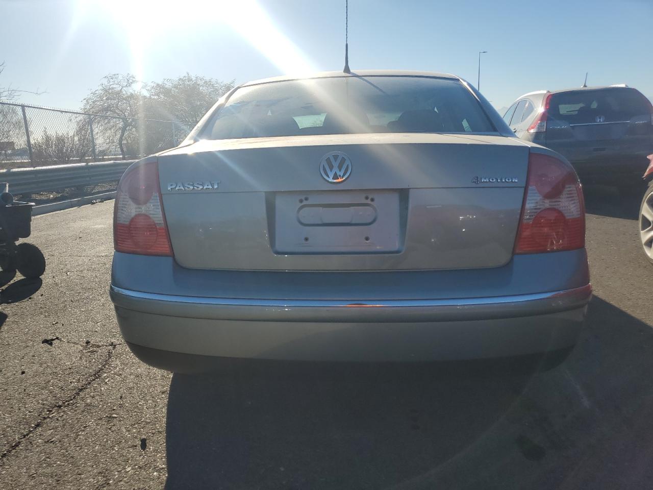 2004 Volkswagen Passat - Image 6