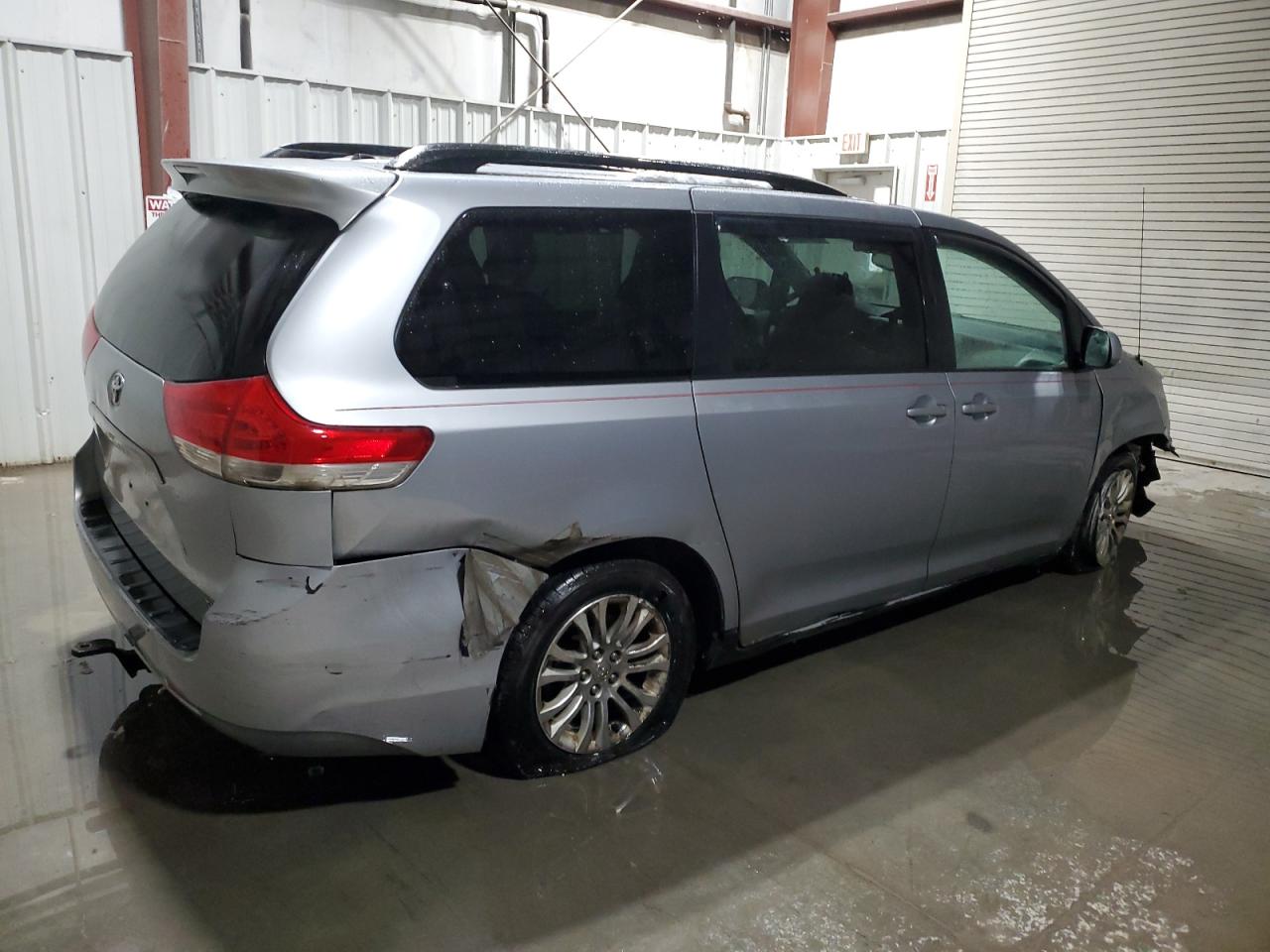 2014 Toyota Sienna - Image 3