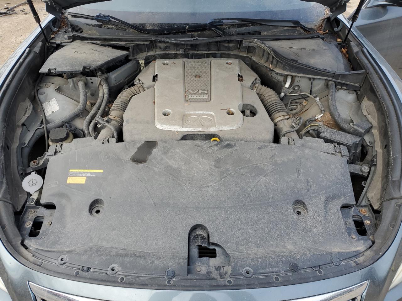 2011 Infiniti M - Image 11