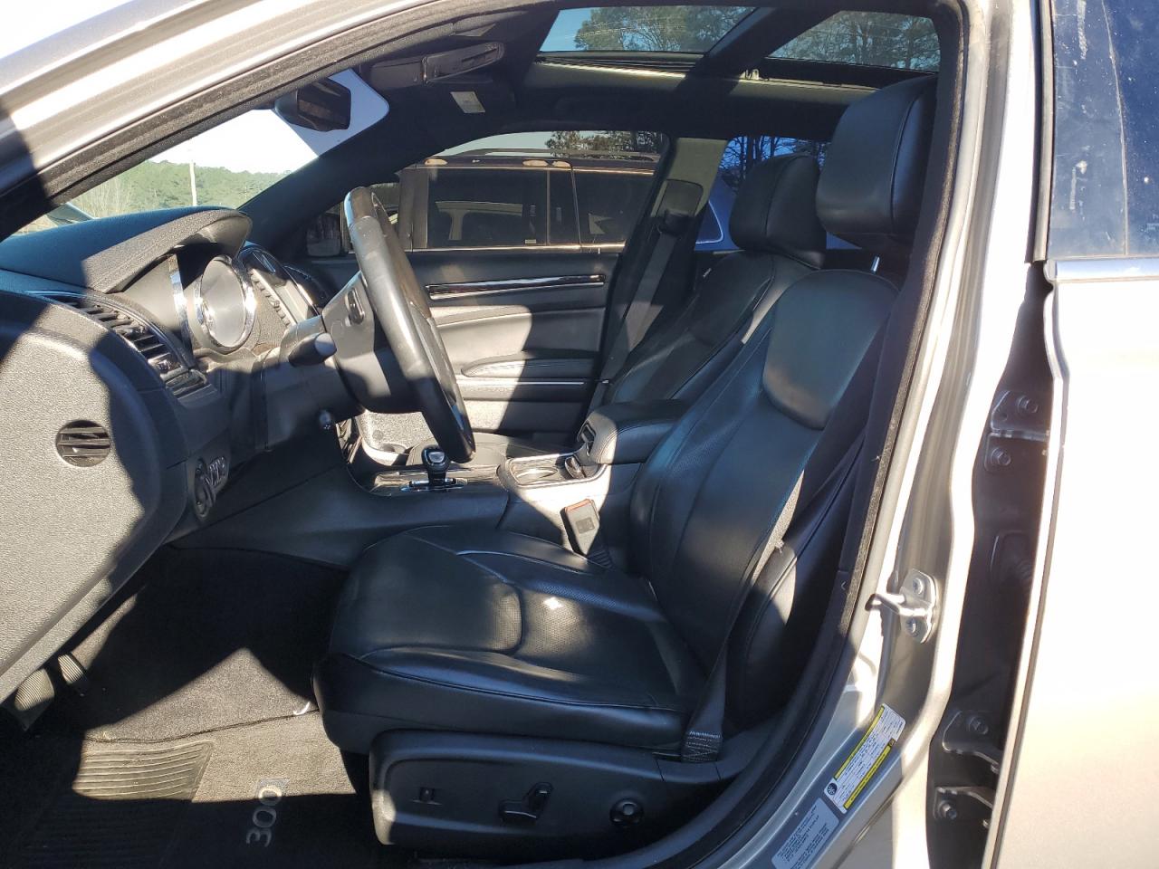 2014 Chrysler 300 - Image 7