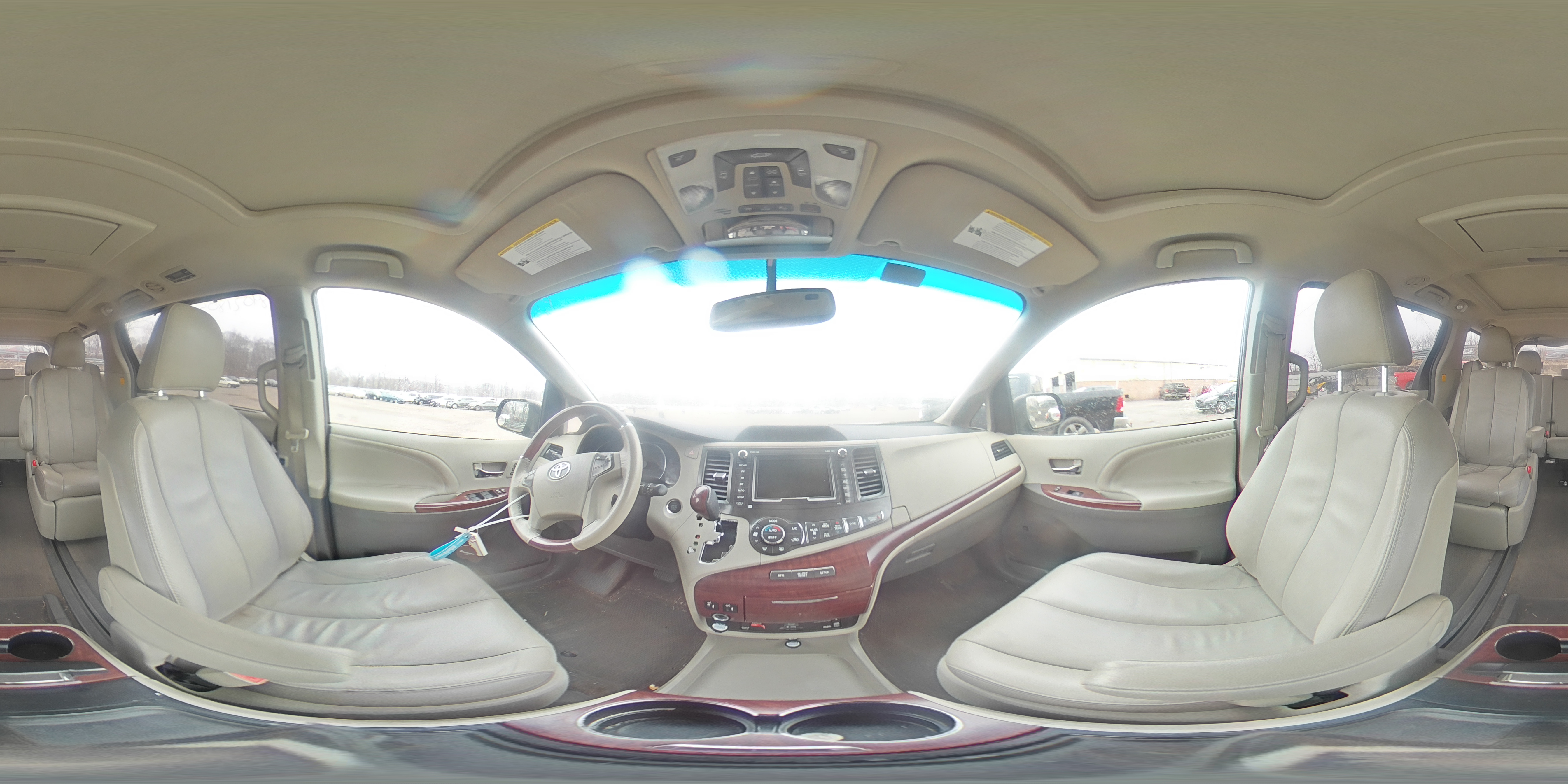 2013 Toyota Sienna - Image 15