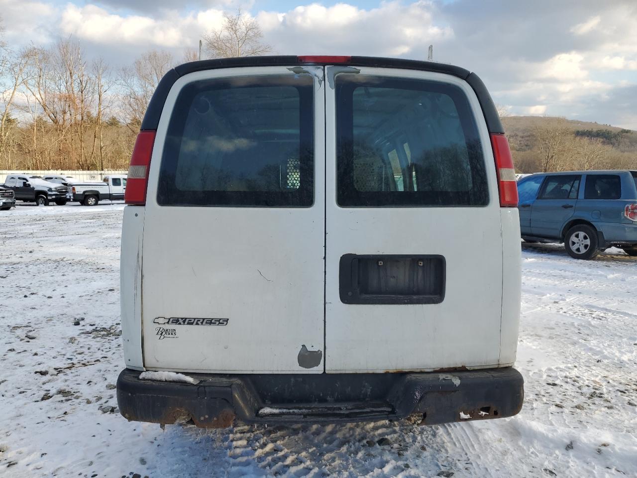 2009 Chevrolet Express - Image 6