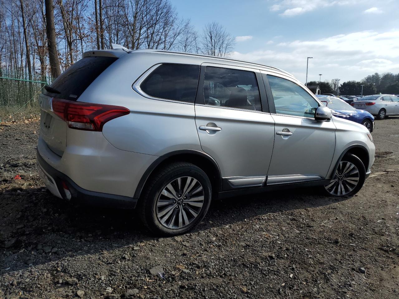 2020 Mitsubishi Outlander - Image 3