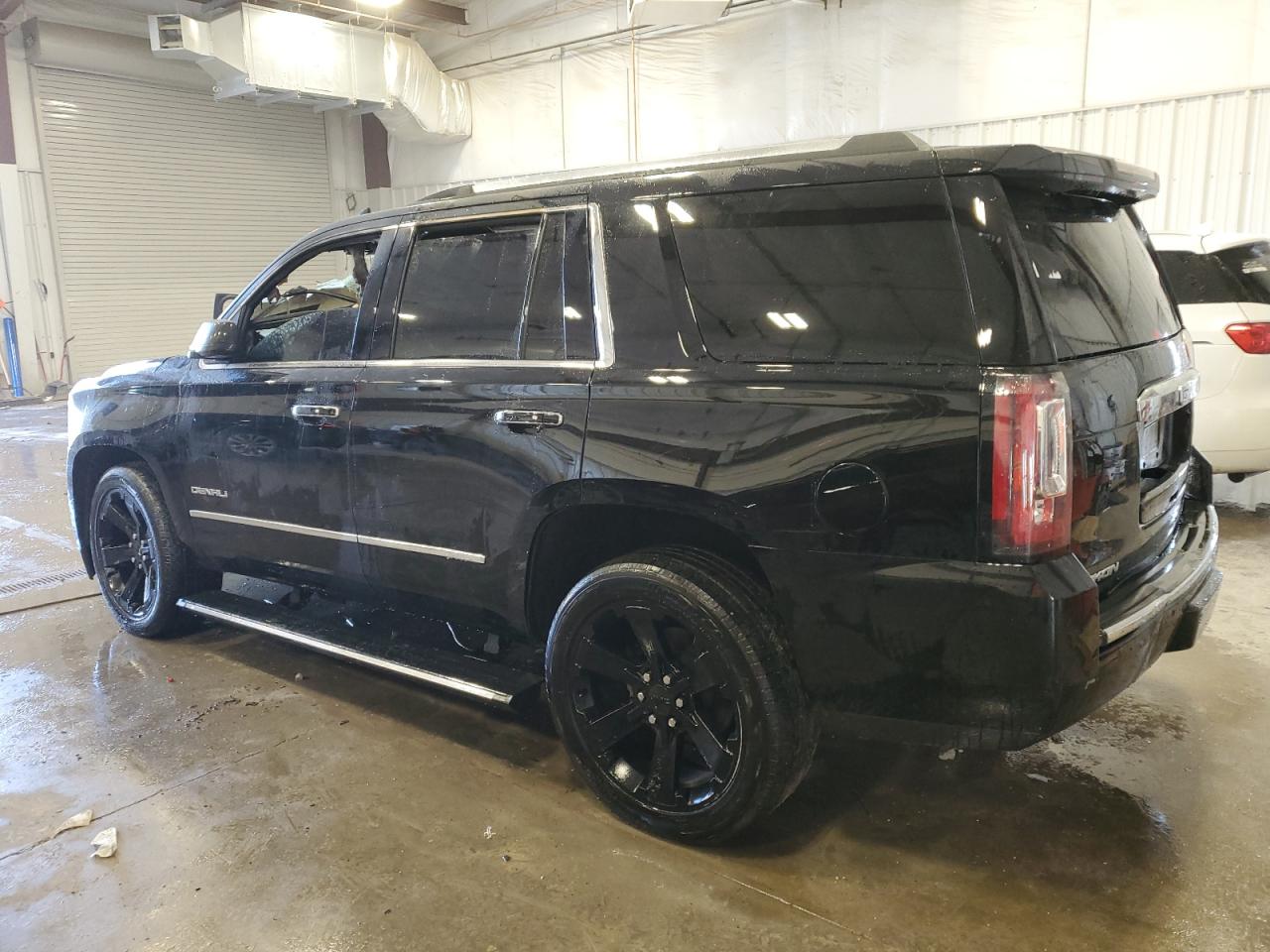 2020 GMC Yukon - Image 2