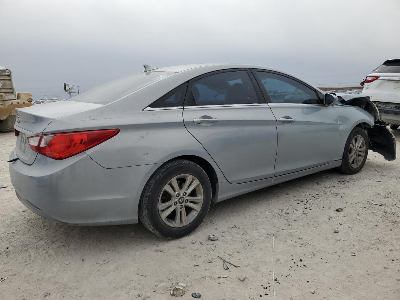 2011 Hyundai Sonata - Image 3