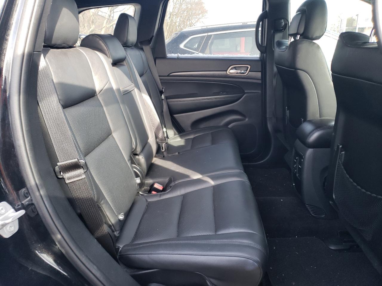 2017 Jeep Grand Cherokee - Image 11