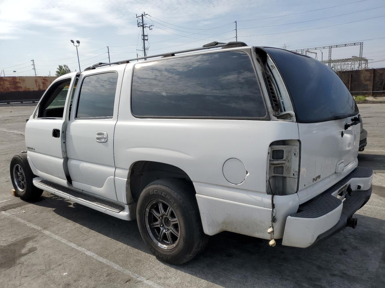 2002 GMC Yukon - Image 2