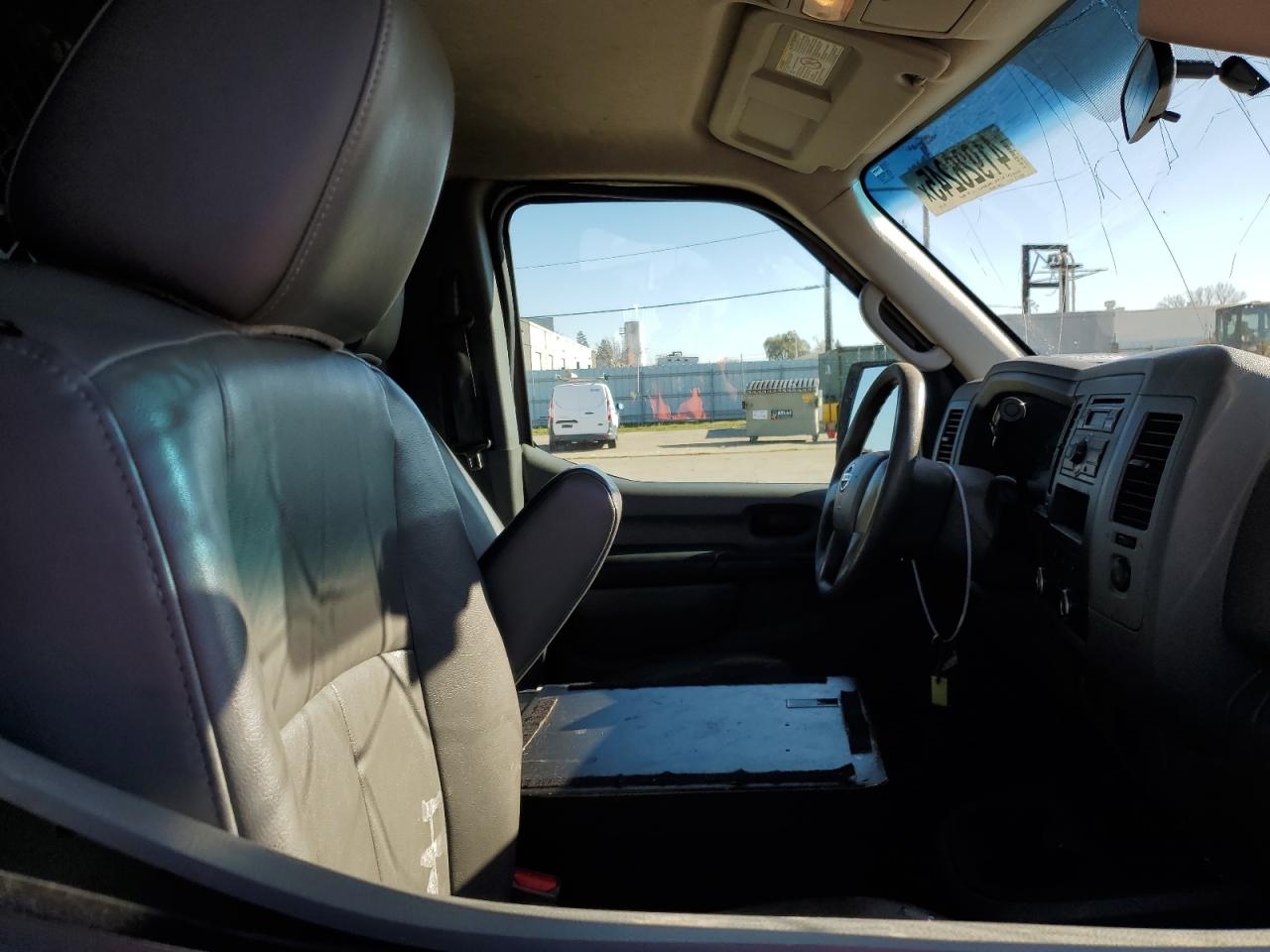 2013 Nissan NV - Image 5