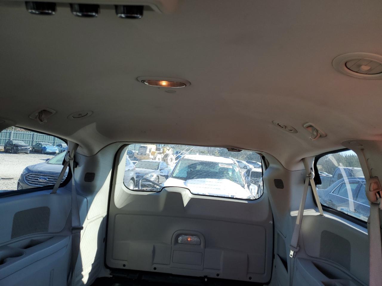 2012 Dodge Caravan - Image 10