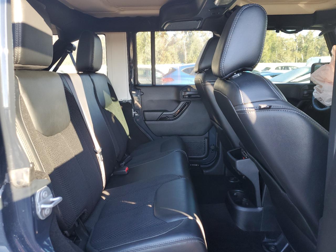2017 Jeep Wrangler - Image 10