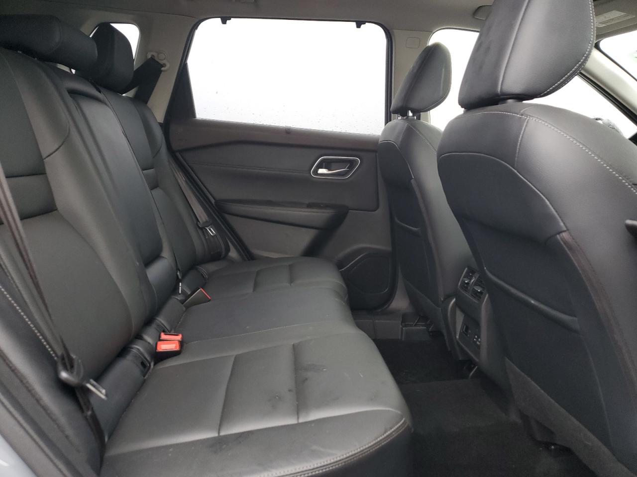2021 Nissan Rogue - Image 11