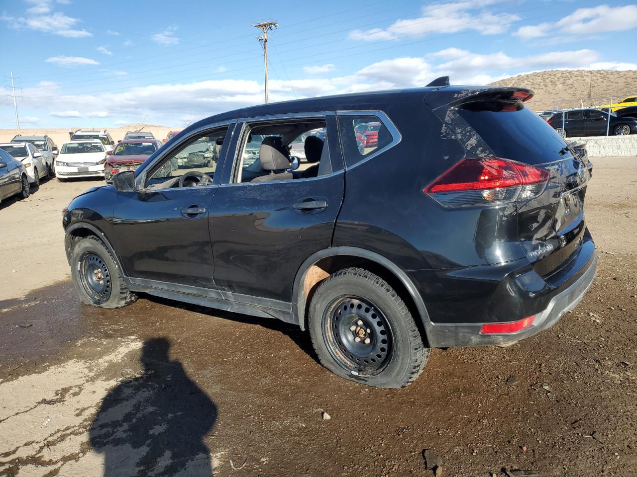 2018 Nissan Rogue - Image 2