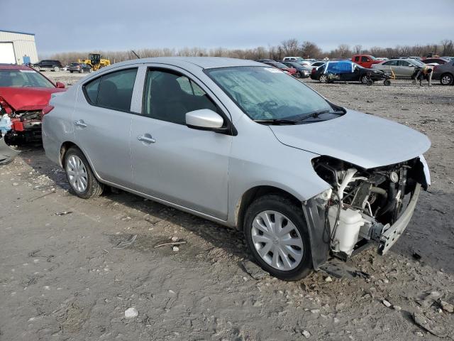  NISSAN VERSA 2018 Сріблястий