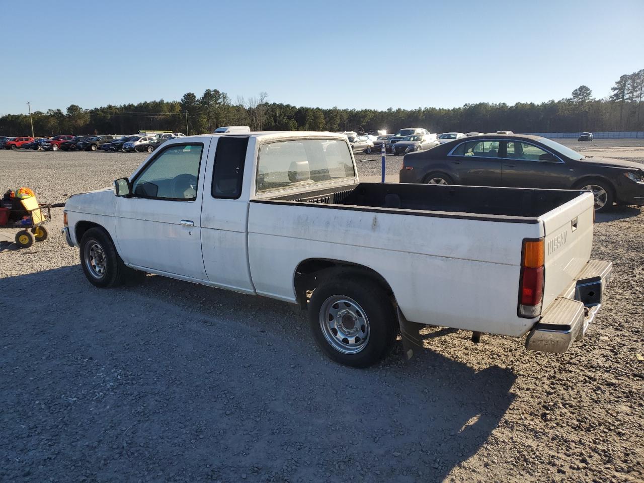 1993 Nissan Titan - Image 2