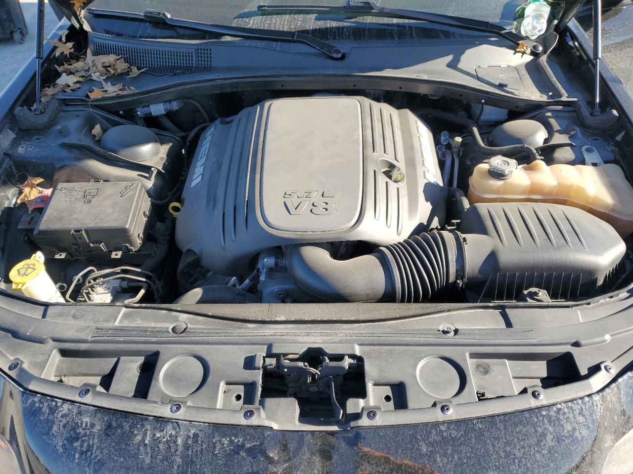 2016 Chrysler 300 - Image 13