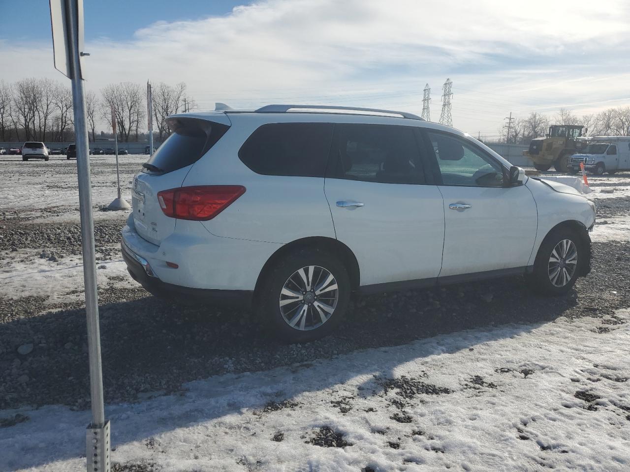 2020 Nissan Pathfinder - Image 3