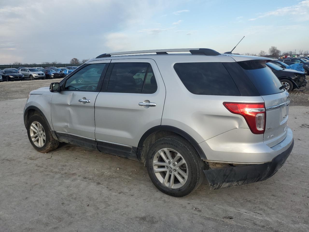 2015 Ford Explorer - Image 2