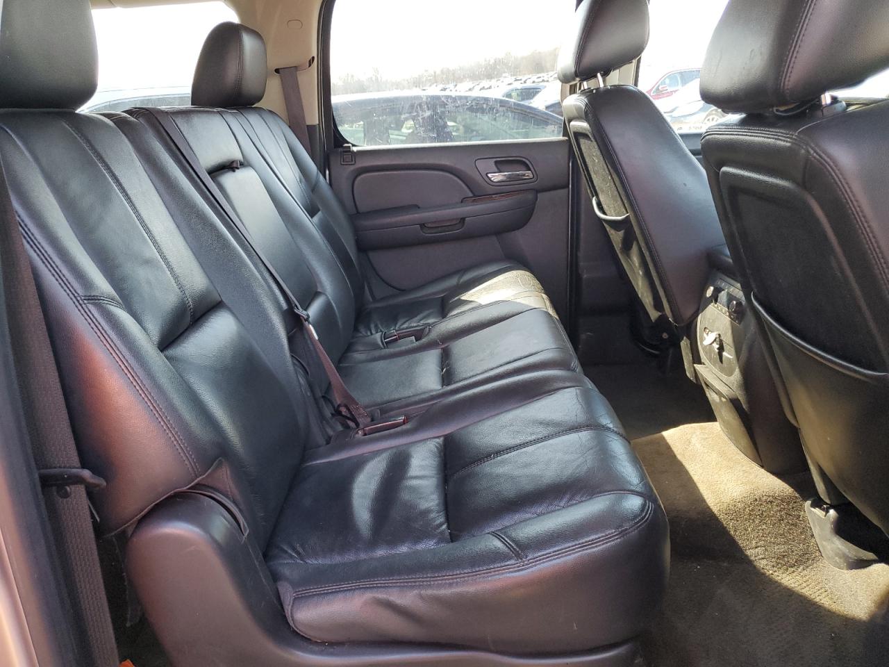 2012 Chevrolet Suburban - Image 11
