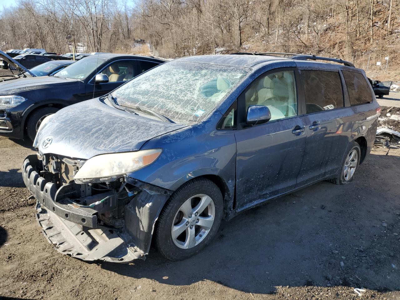 2013 Toyota Sienna - Image 1
