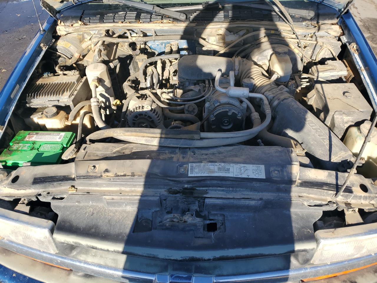 2000 Chevrolet S-10 Pickup - Image 11
