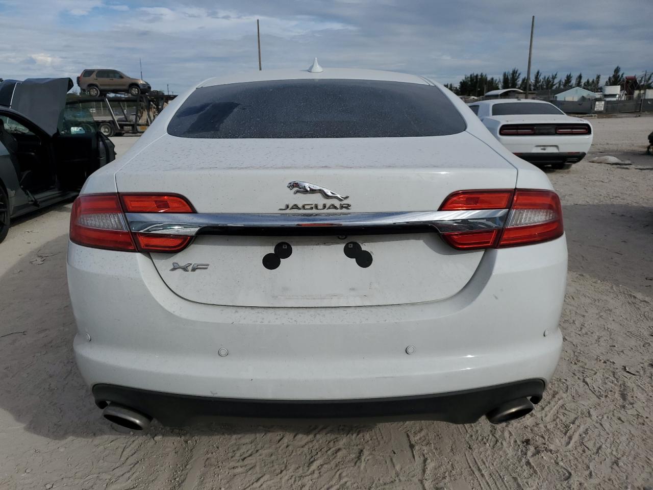 2015 Jaguar XF - Image 6