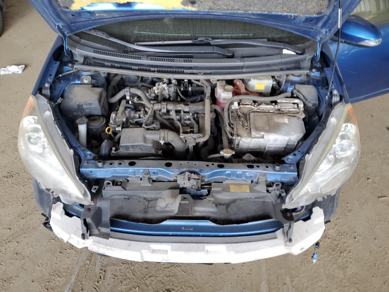 2014 Toyota Prius - Image 11