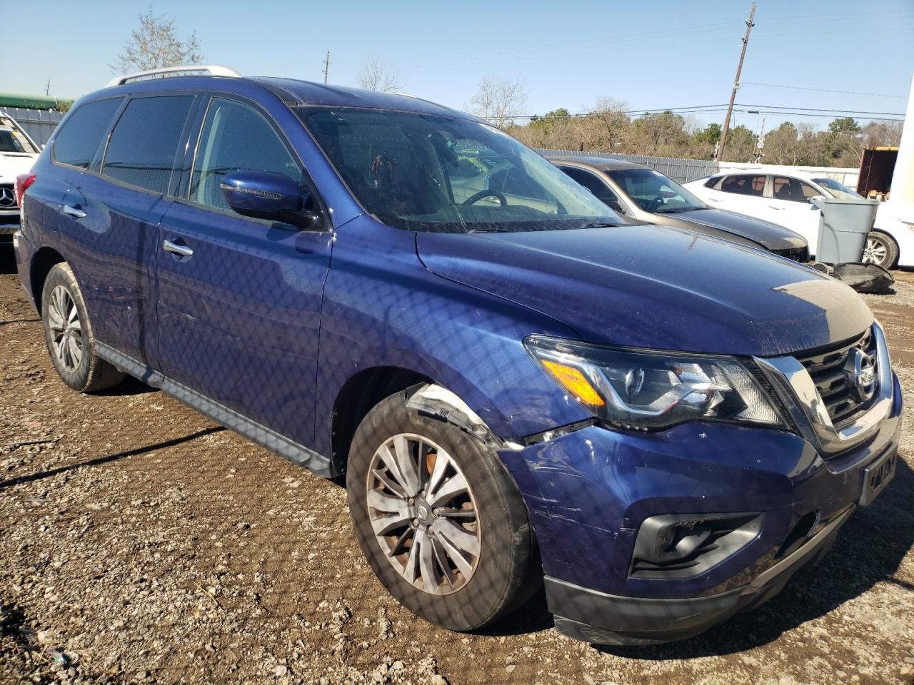 2017 Nissan Pathfinder - Image 4