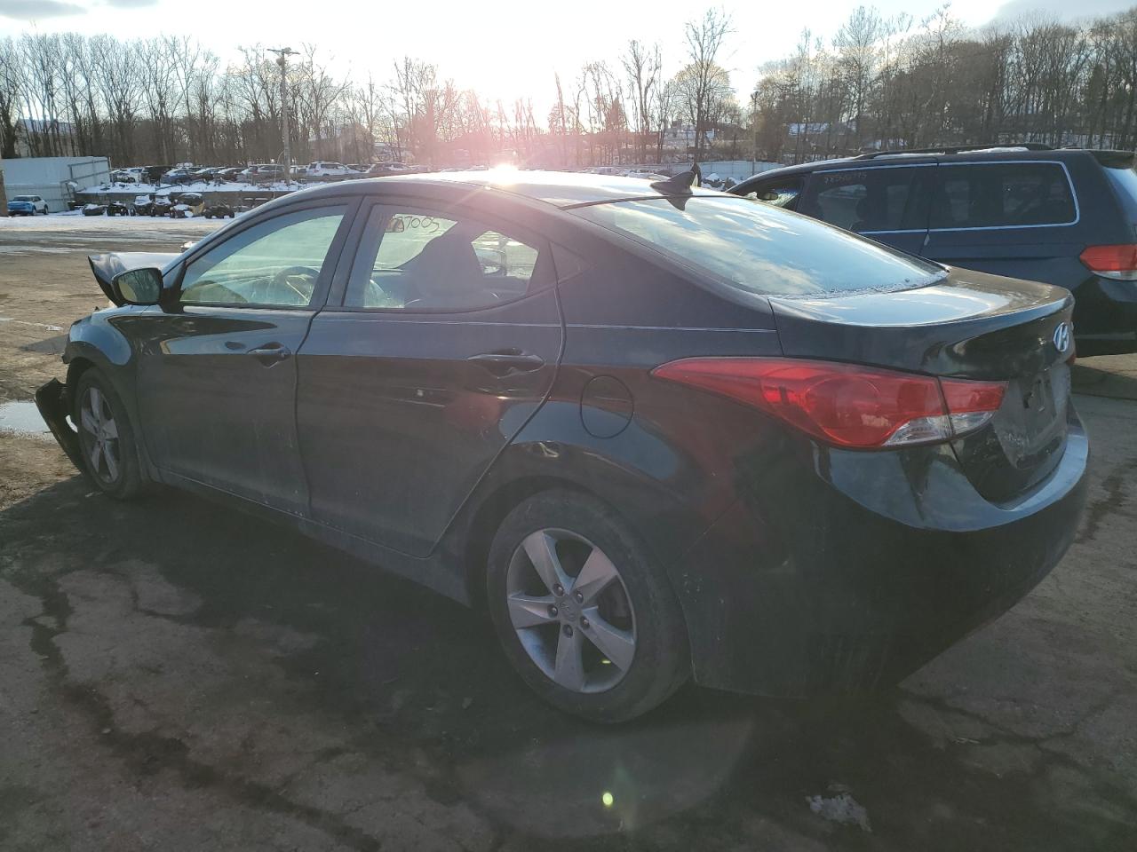2013 Hyundai Elantra - Image 2