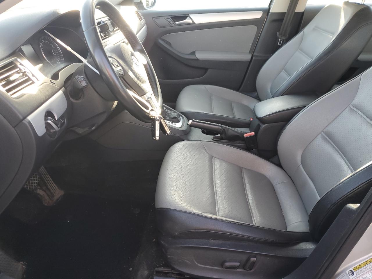 2014 Volkswagen Jetta - Image 7