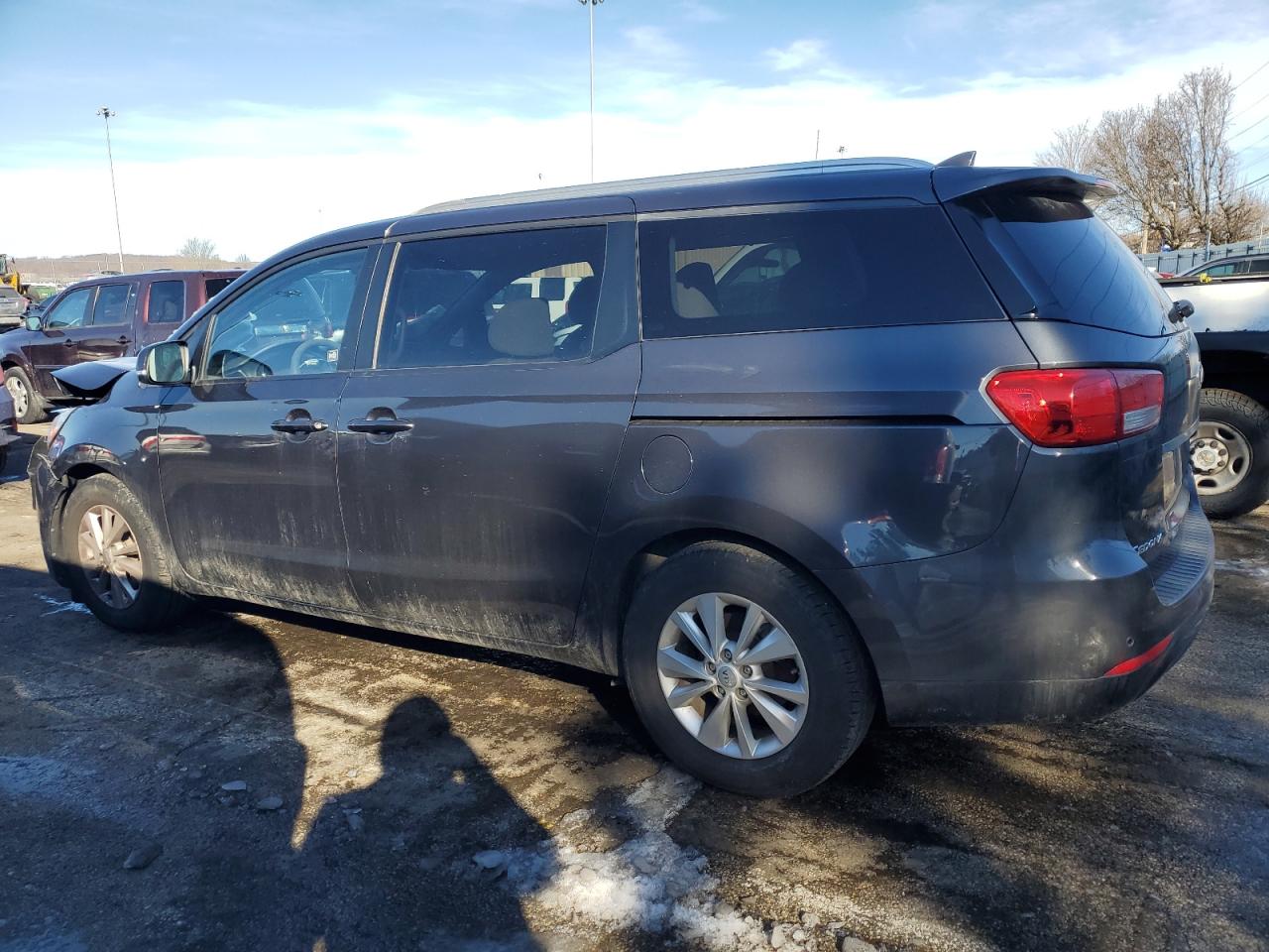 2016 Kia Sedona - Image 2