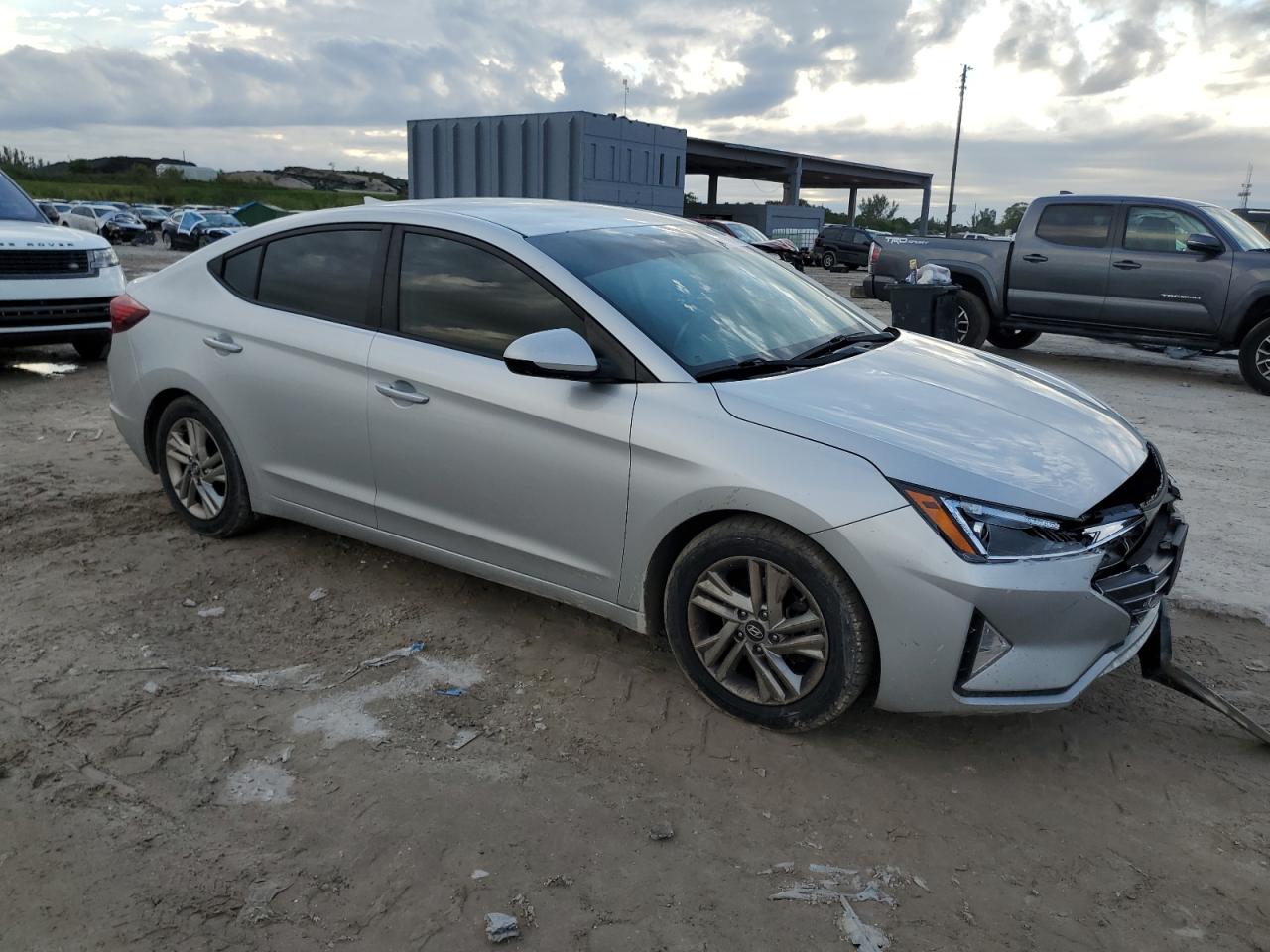 2019 Hyundai Elantra - Image 4