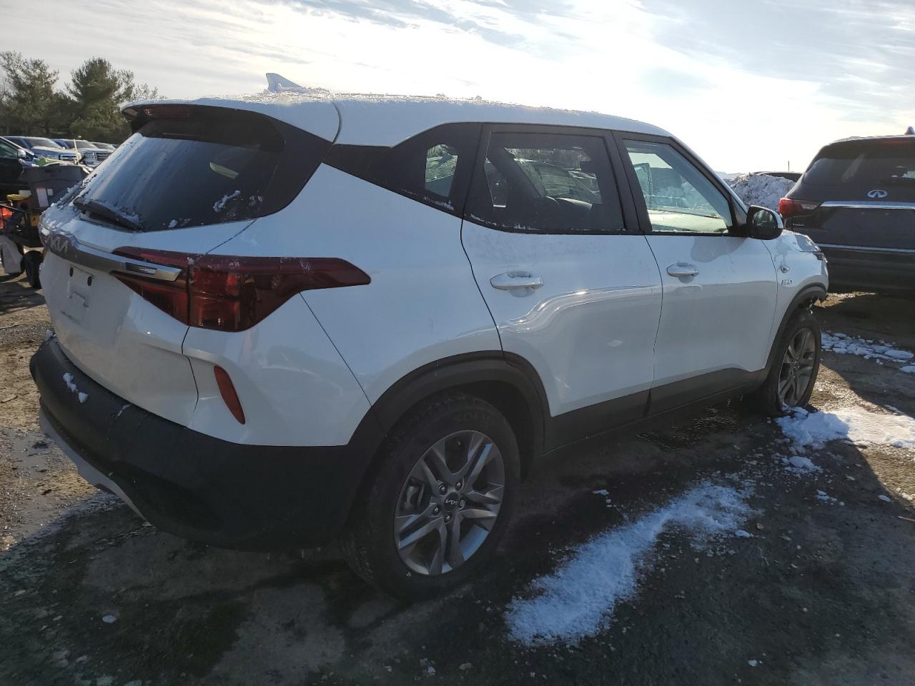 2023 Kia Seltos - Image 3