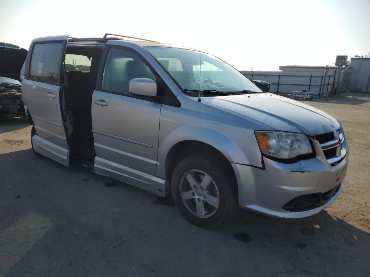 2012 Dodge Caravan - Image 4