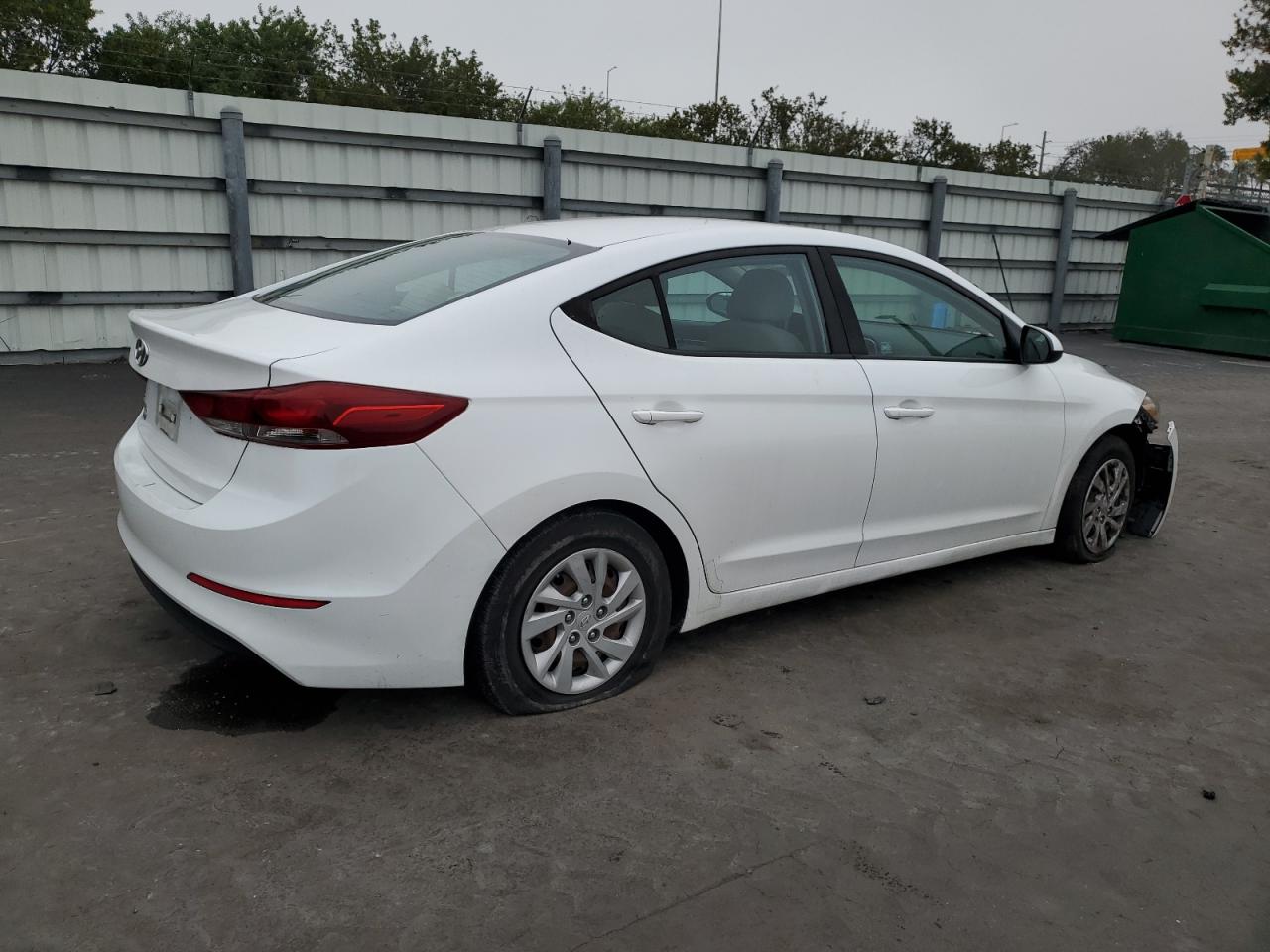 2018 Hyundai Elantra - Image 3