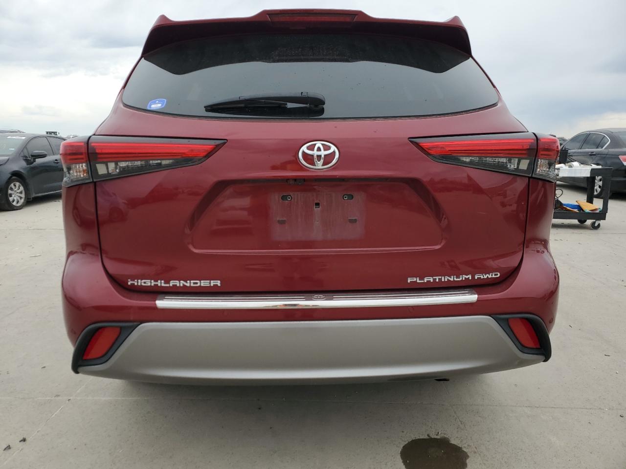 2022 Toyota Highlander - Image 6