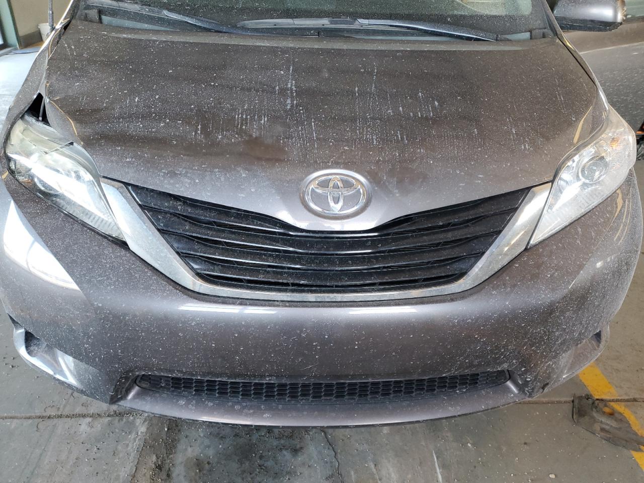 2013 Toyota Sienna - Image 12