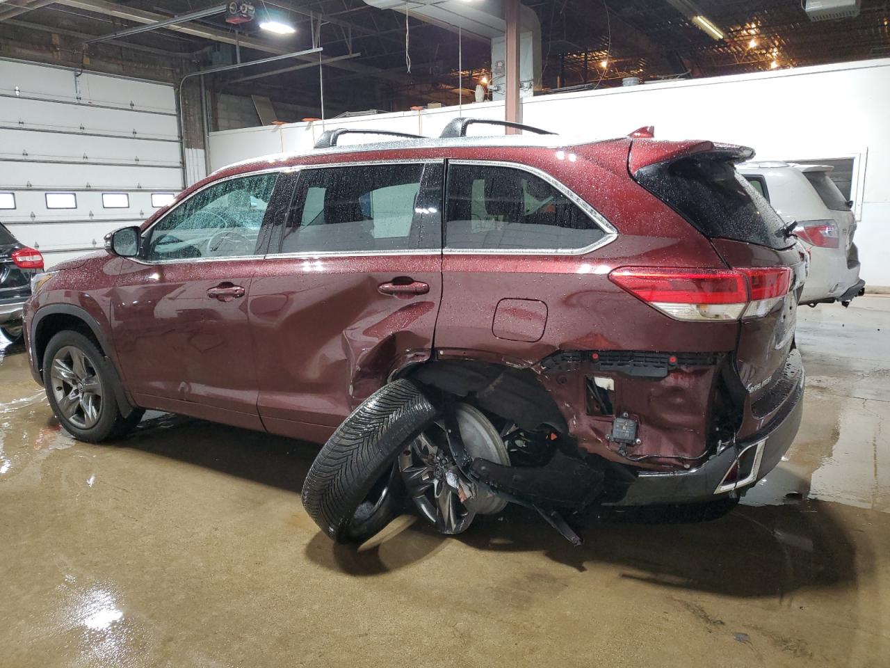 2019 Toyota Highlander - Image 2