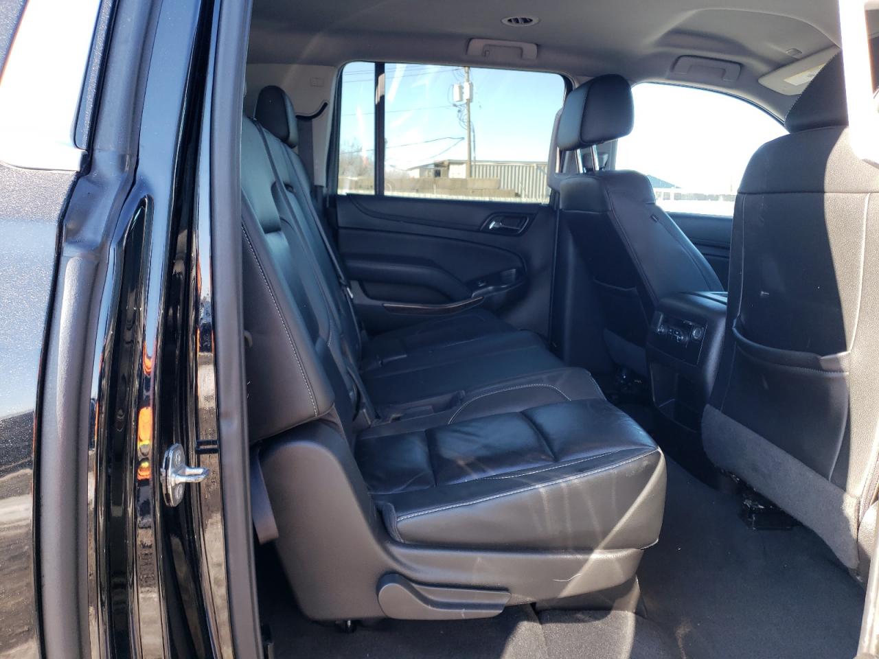 2019 Chevrolet Suburban - Image 11