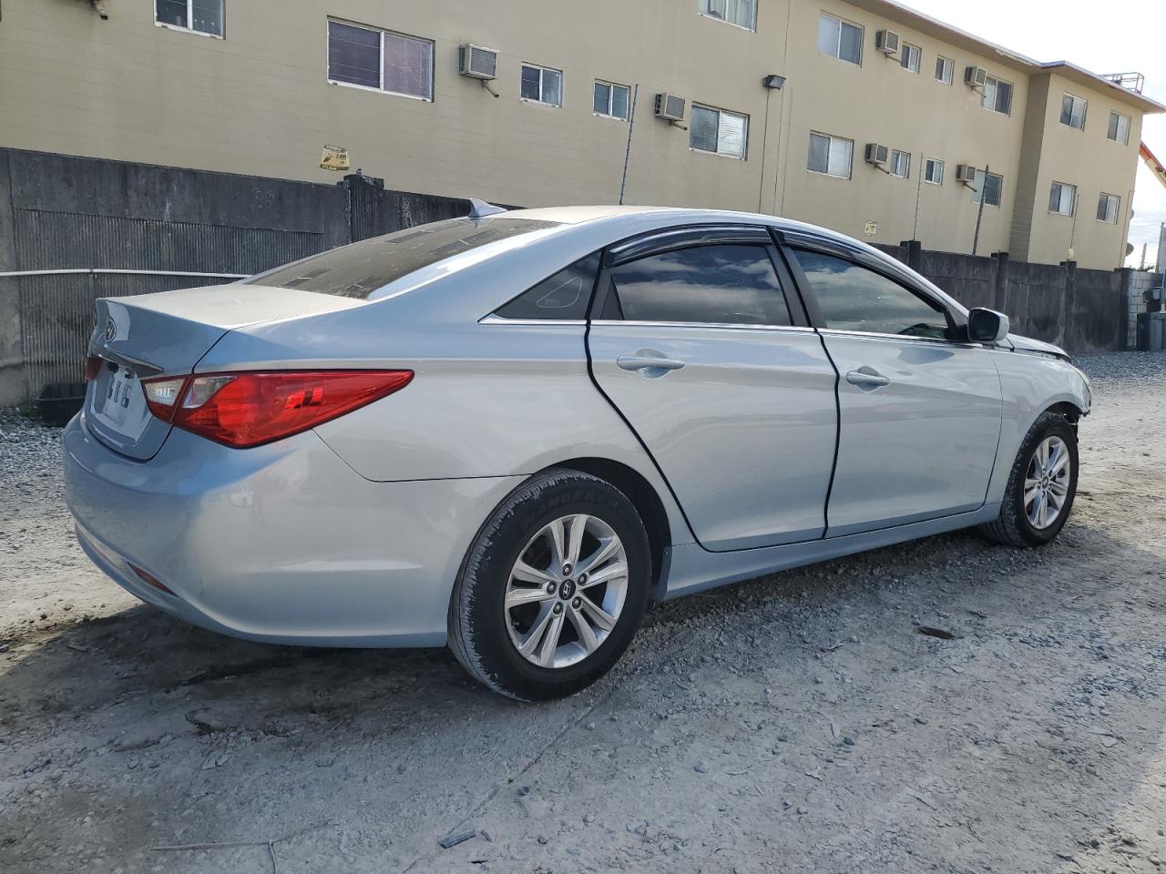 2012 Hyundai Sonata - Image 3
