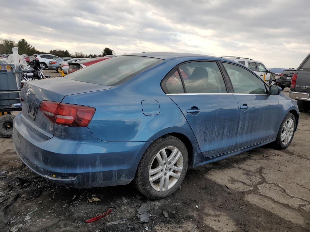 2017 Volkswagen Jetta - Image 3