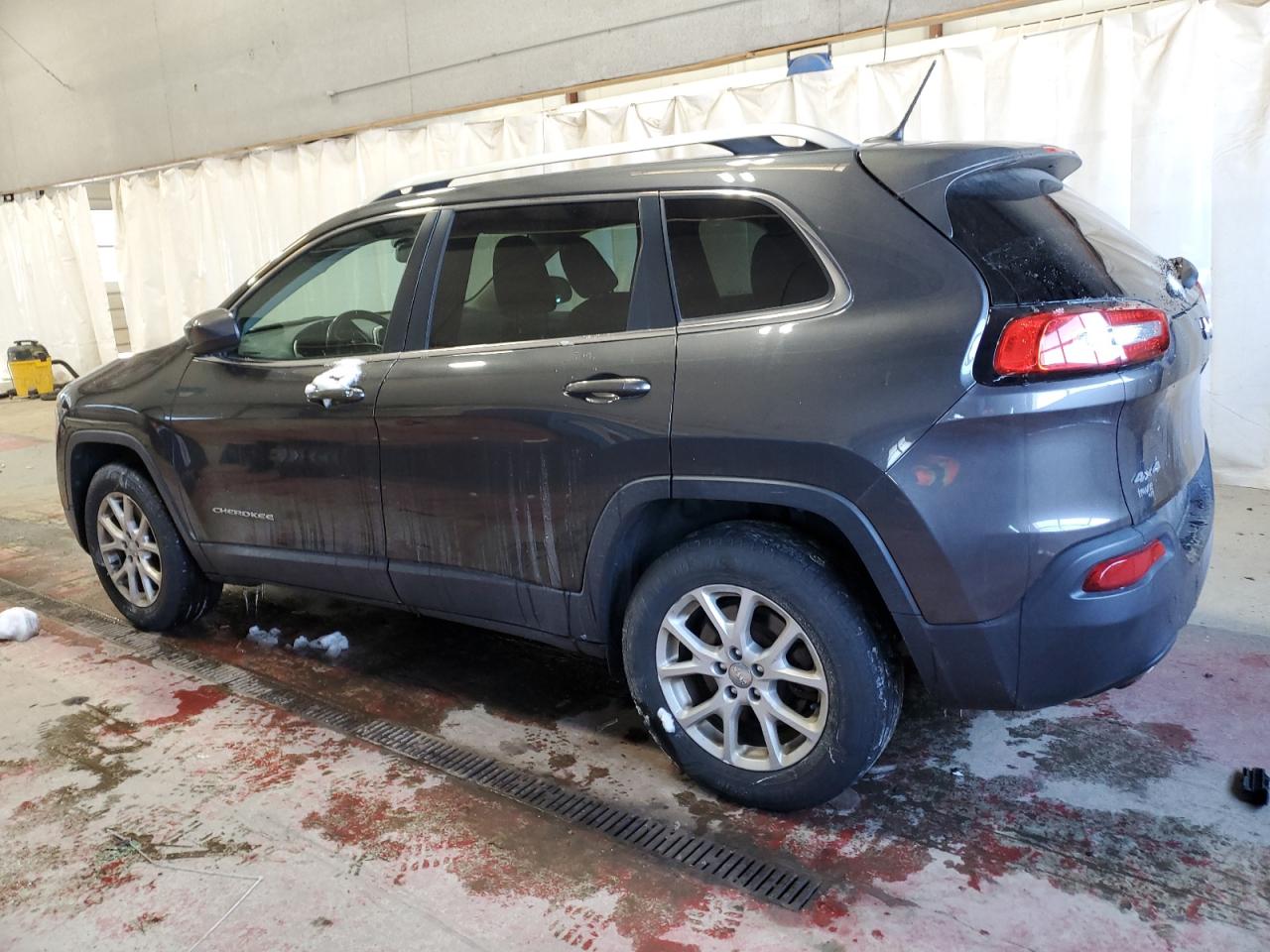 2016 Jeep Grand Cherokee - Image 2