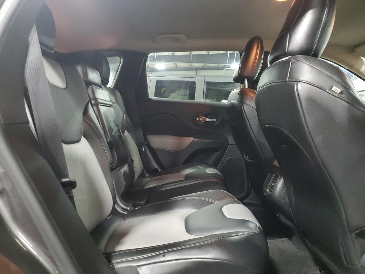 2014 Jeep Grand Cherokee - Image 12