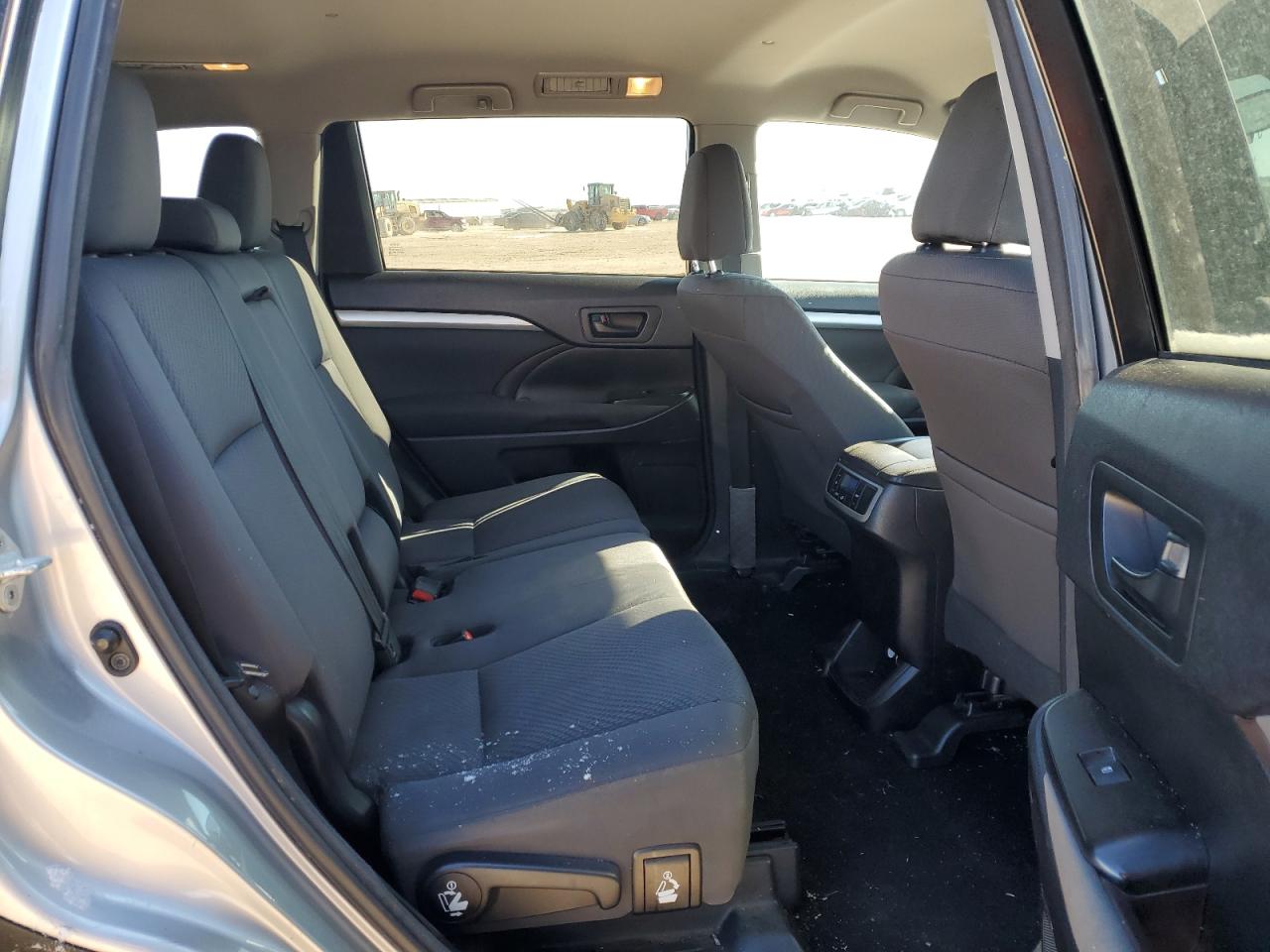 2016 Toyota Highlander - Image 11